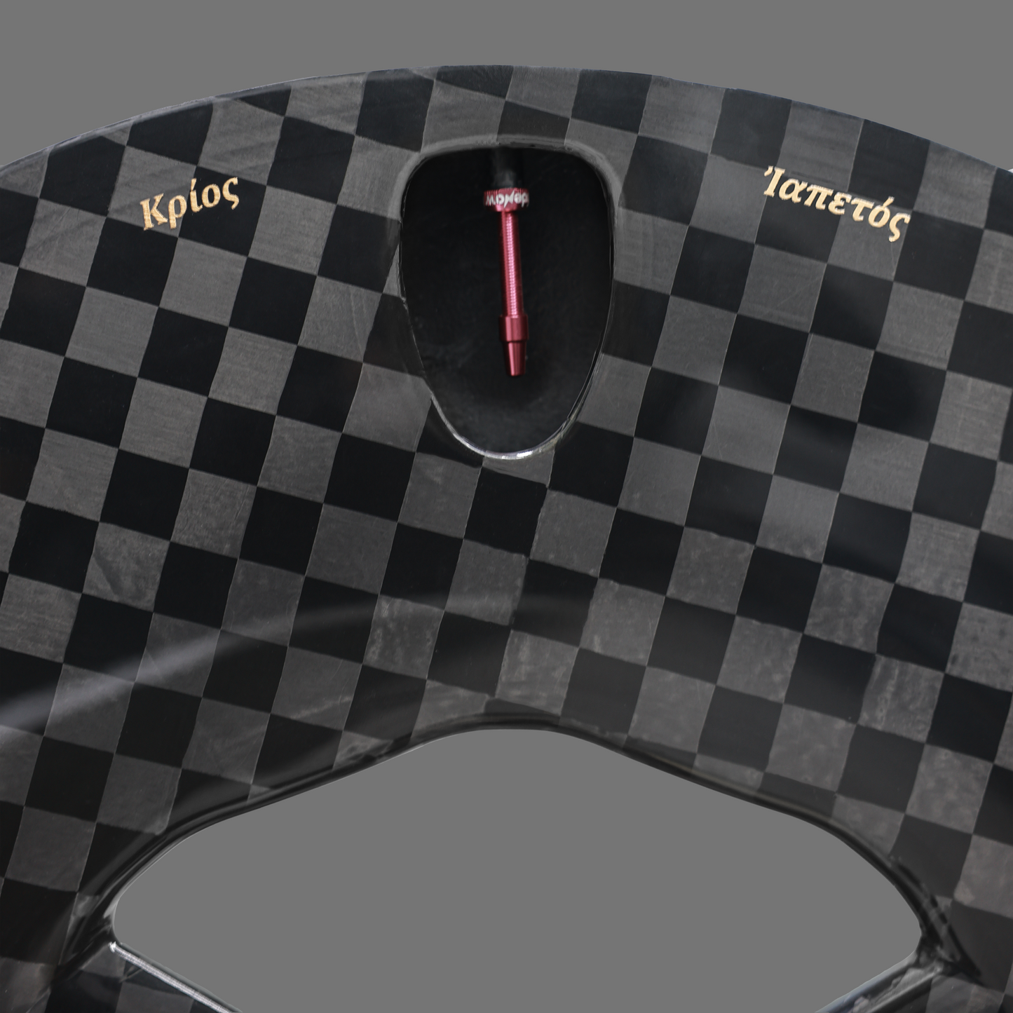 Monókeros Titan — hub detail