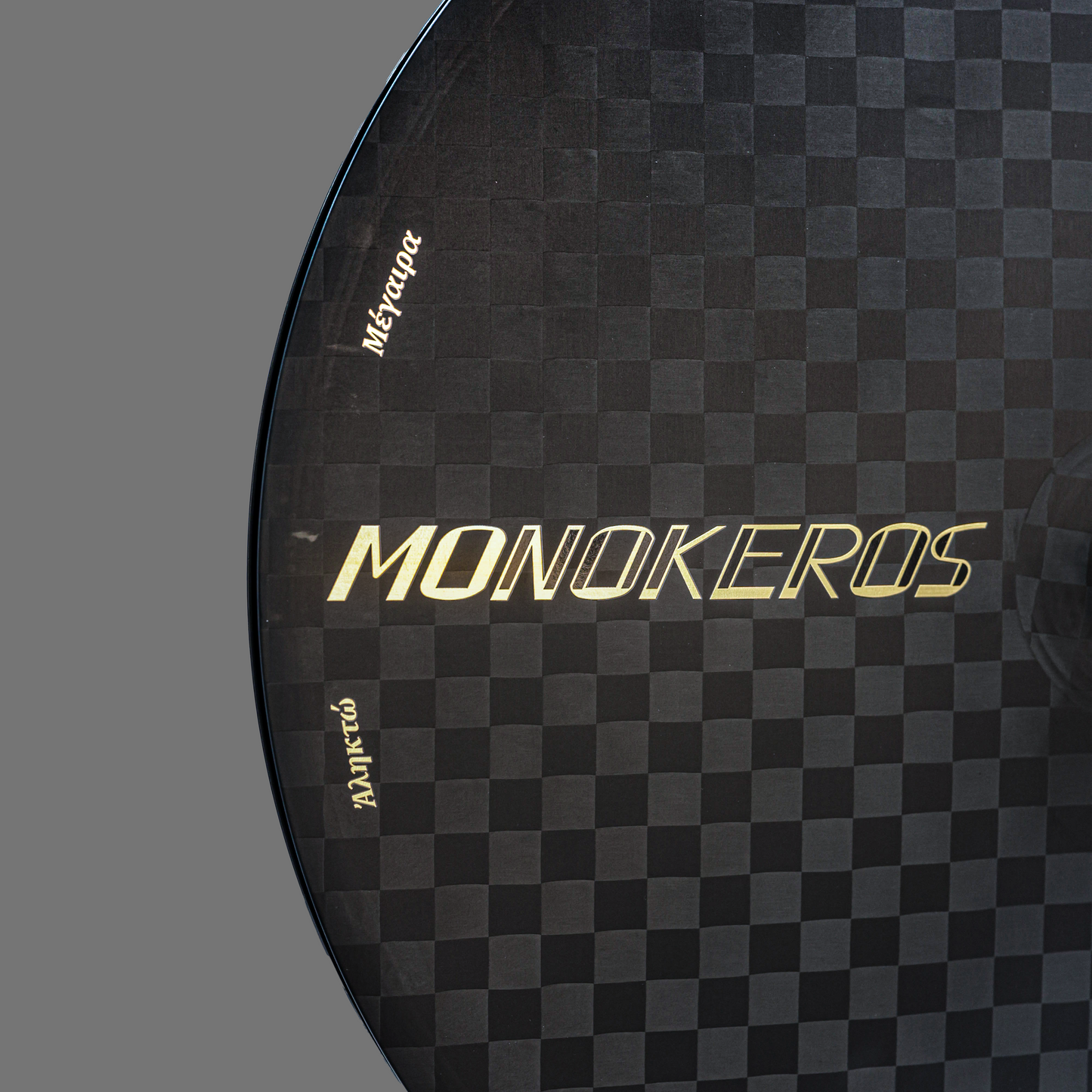 Monókeros Zeus — disc surface detail