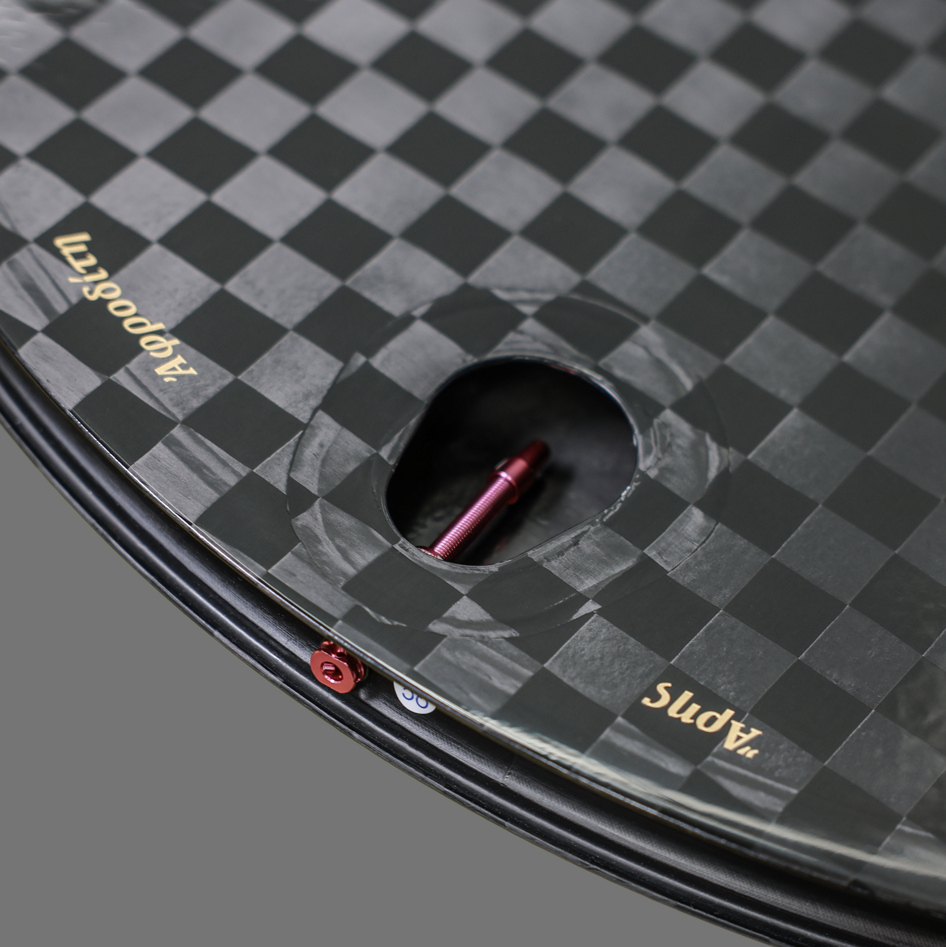 Monókeros Zeus — hub detail