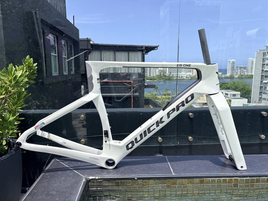 Colorway: Starlight White — full drive side profile, size M